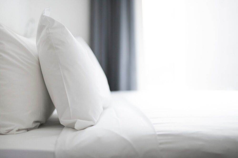 How Linen Rental Services Help Vacation Rentals Stay Ready During Peak Season